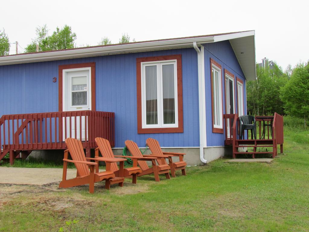 Les Chalets Au Bord De La Mer Les Escoumins Phòng bức ảnh